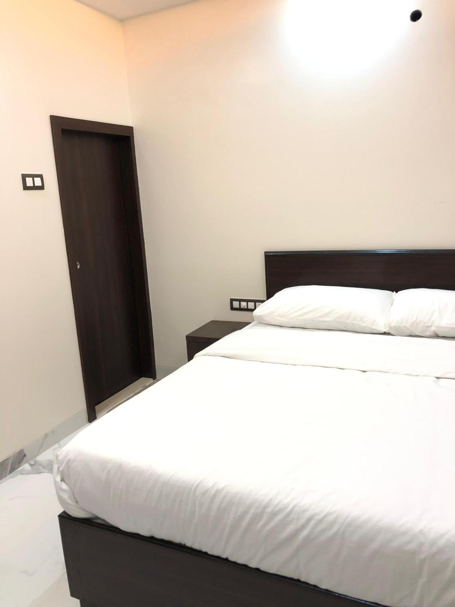 Sameena Guest House Панчгани Екстериор снимка