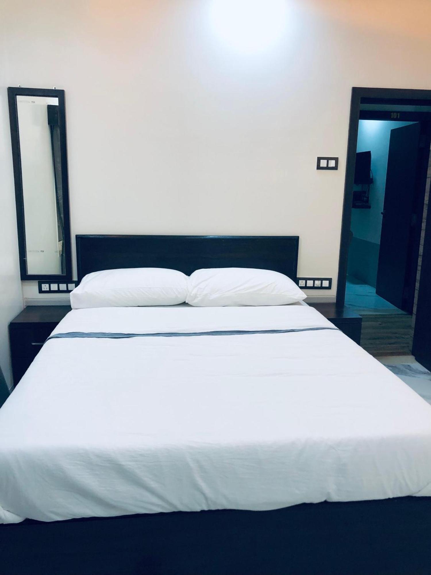 Sameena Guest House Панчгани Екстериор снимка