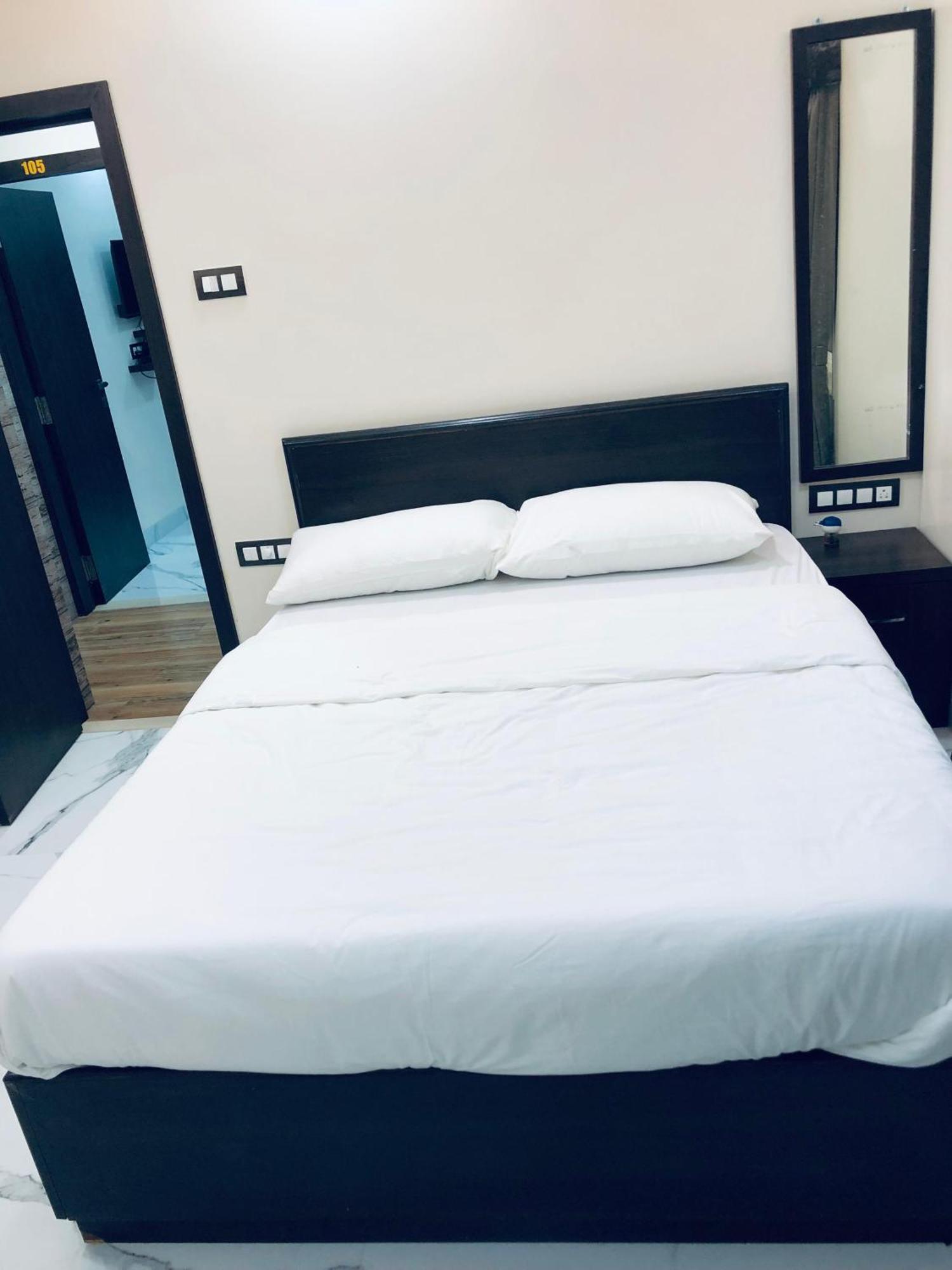 Sameena Guest House Панчгани Екстериор снимка