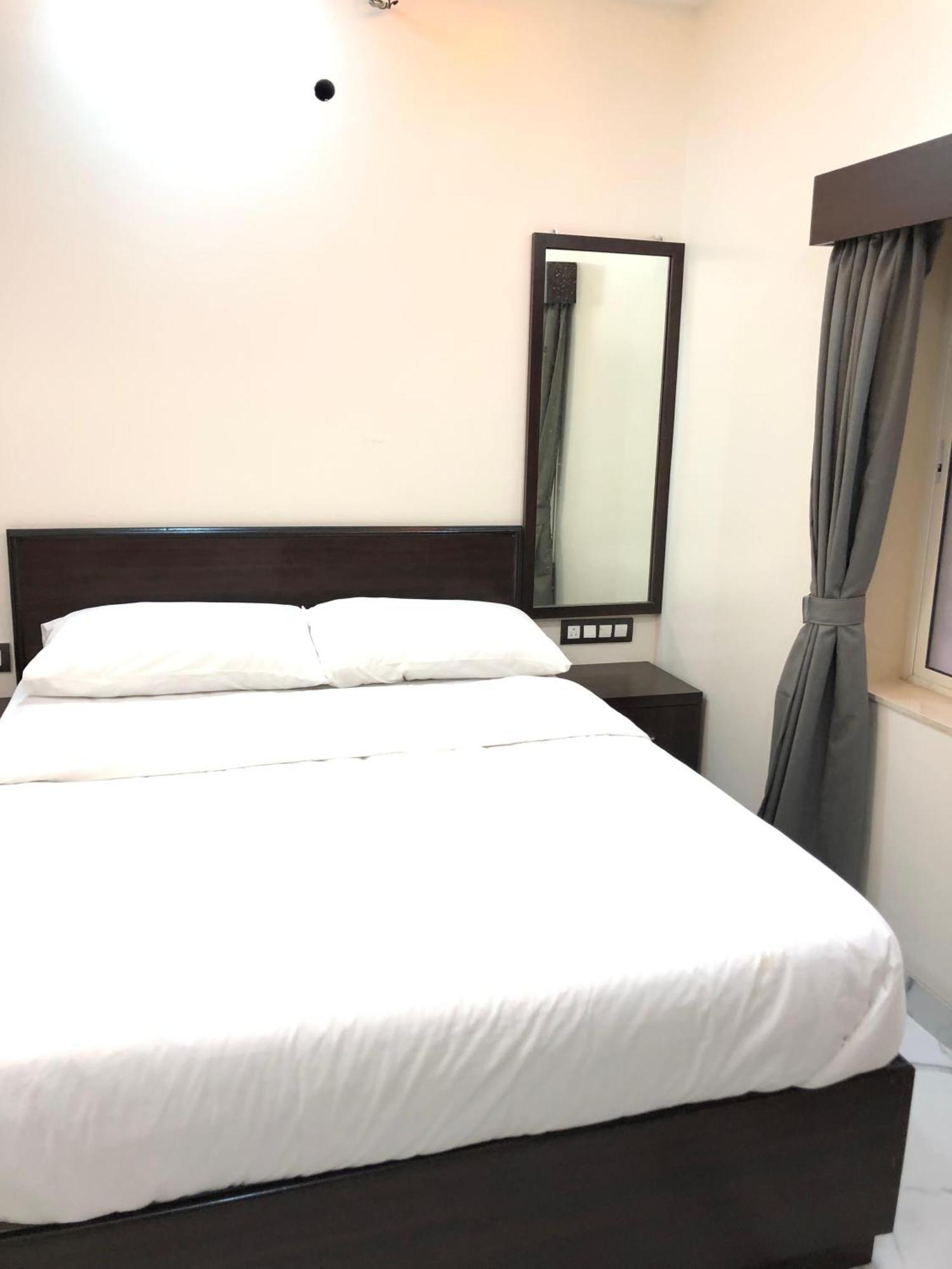 Sameena Guest House Панчгани Екстериор снимка